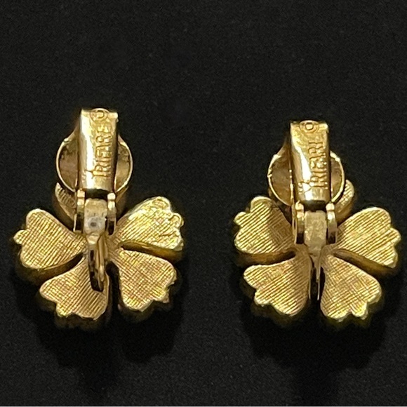✨Dainty Vintage Signed Trifari Daisy Clip On Earrings - Picture 3 of 4